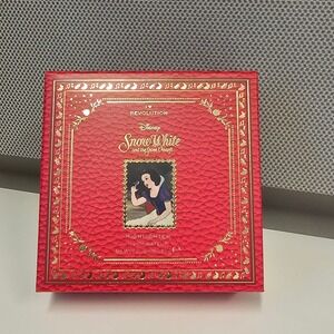 NEW Revolution Makeup Disney Snow White and the Seven Dwarfs Highlighter Powder